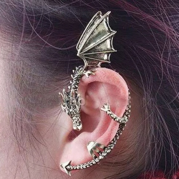 Jewelry - 1 piece Gold toned dragon ear ring